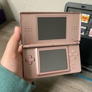 Nintendo DS Lite - Rose Gold